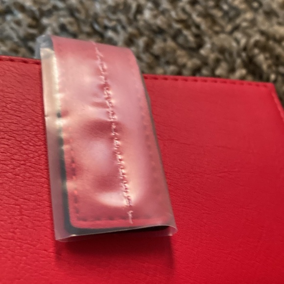 Simply Vera Wang Beautiful Red crossbody and matching wallet NWT - Picture 5 of 16